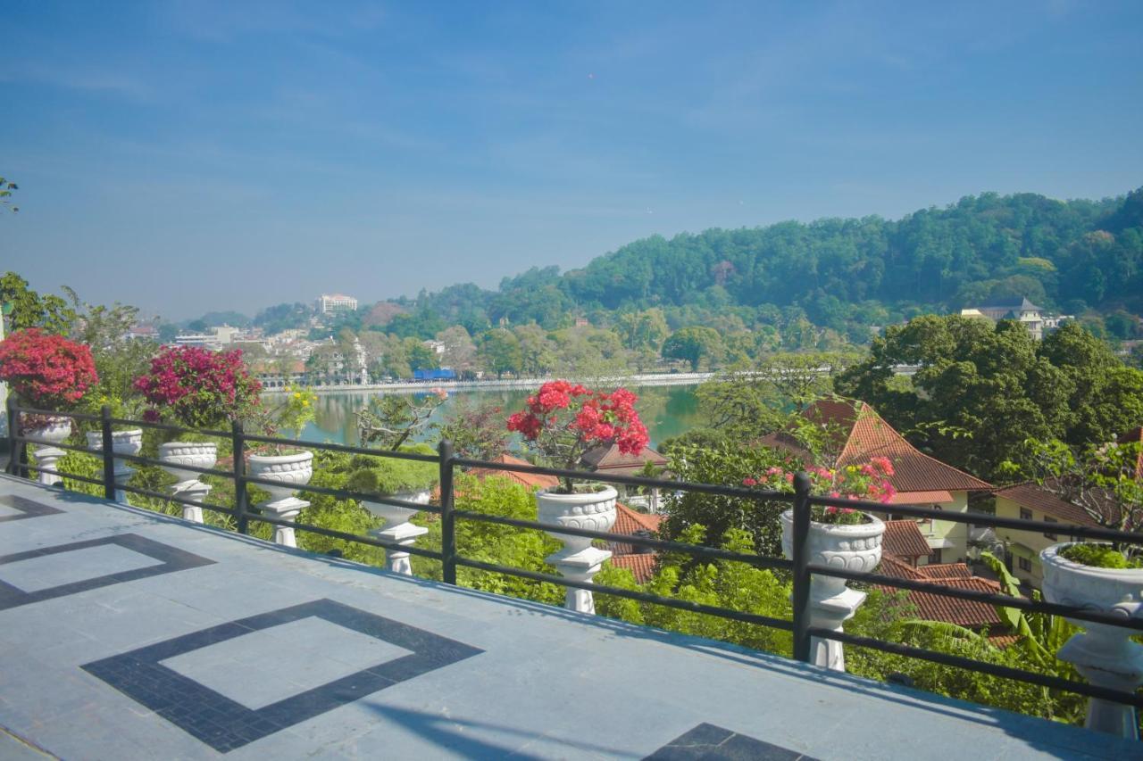 Heaven Seven Kandy Exterior photo