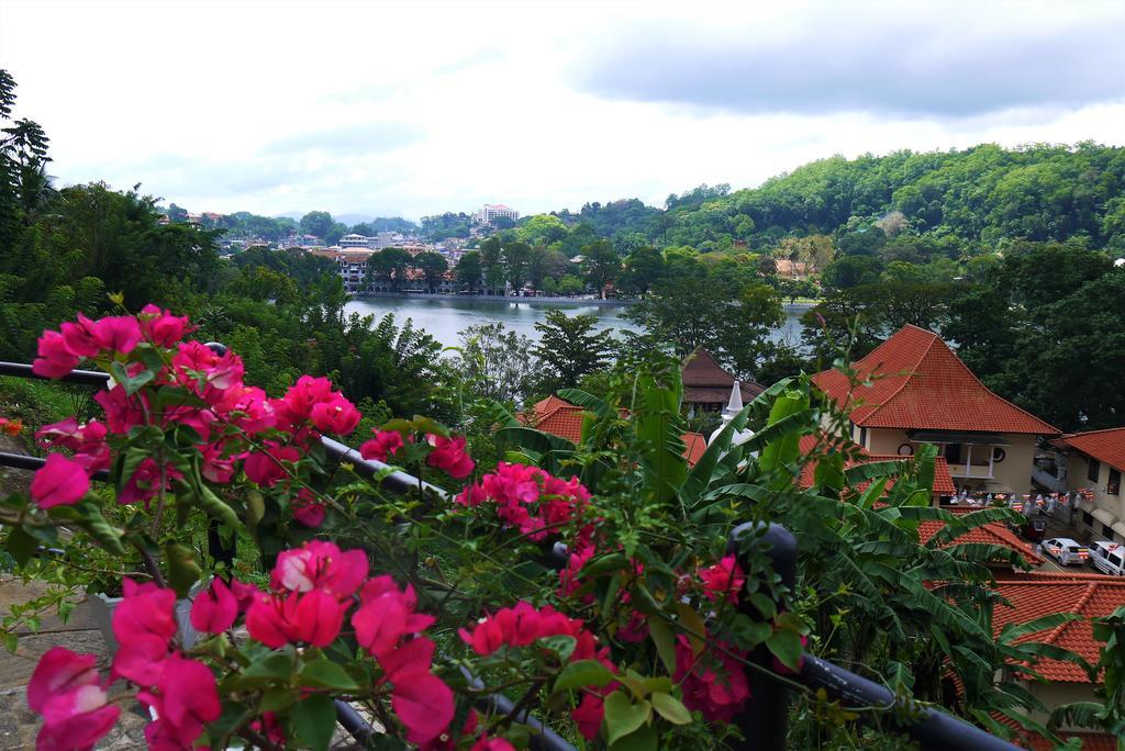 Heaven Seven Kandy Exterior photo