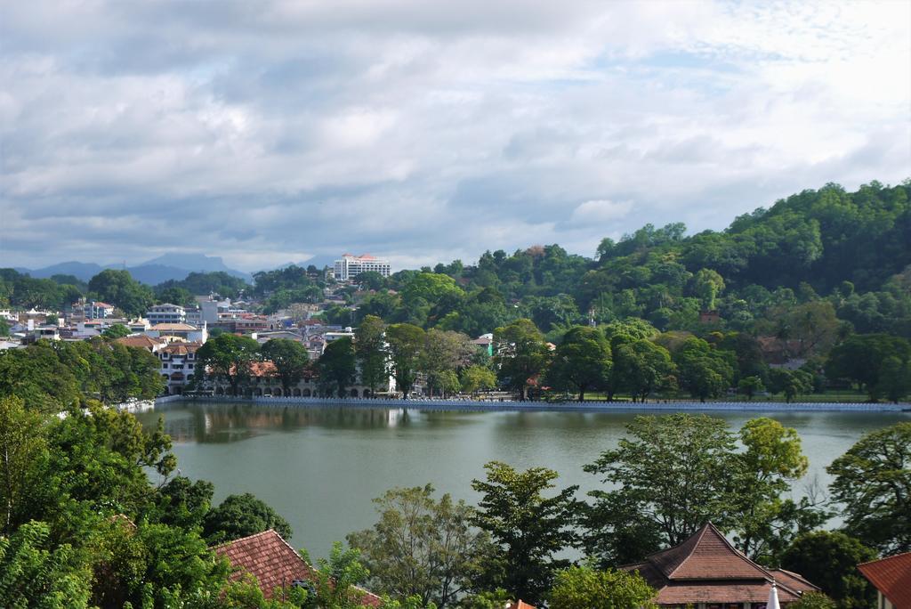 Heaven Seven Kandy Exterior photo