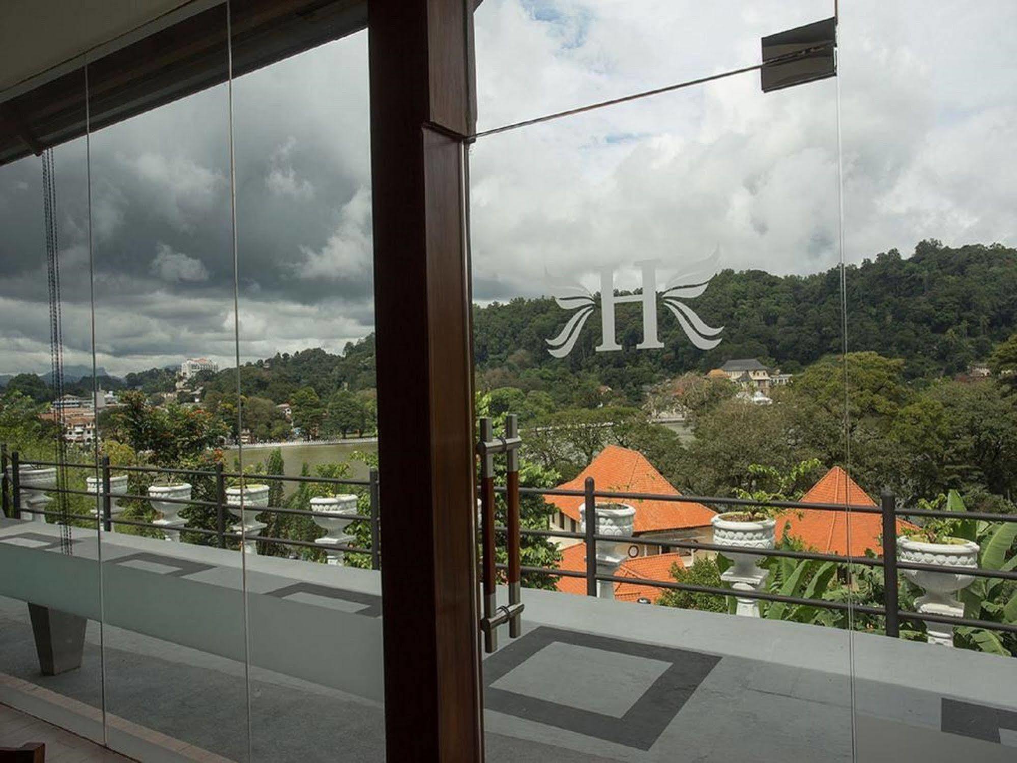 Heaven Seven Kandy Exterior photo