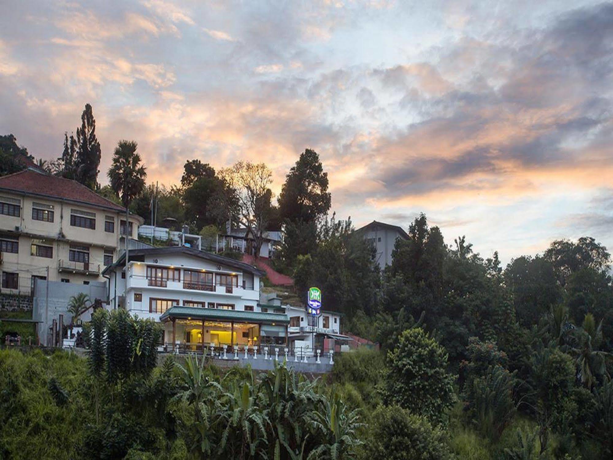 Heaven Seven Kandy Exterior photo